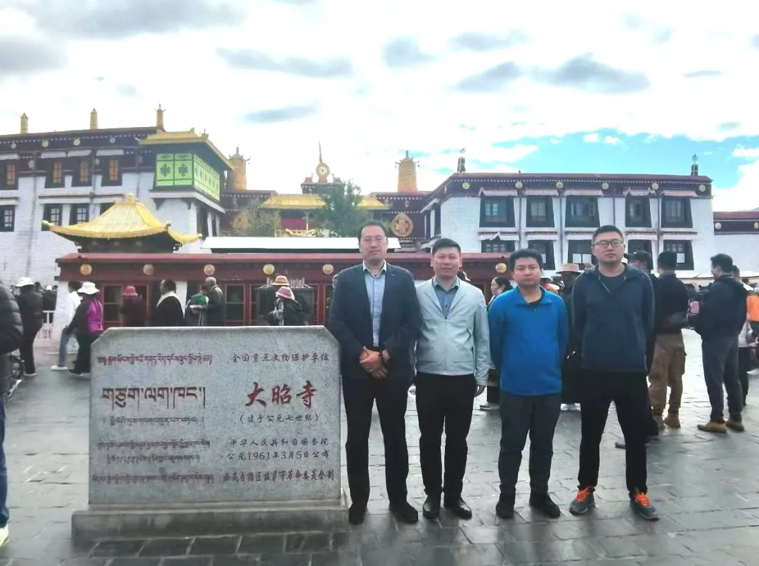 百靈科技參觀(guān)大昭寺：汲千年建寺智慧，促企業(yè)轉(zhuǎn)型發(fā)展